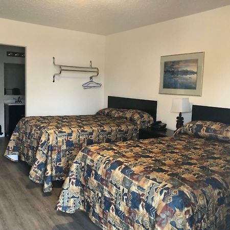 Stratford Motel Уайтхорс Екстериор снимка