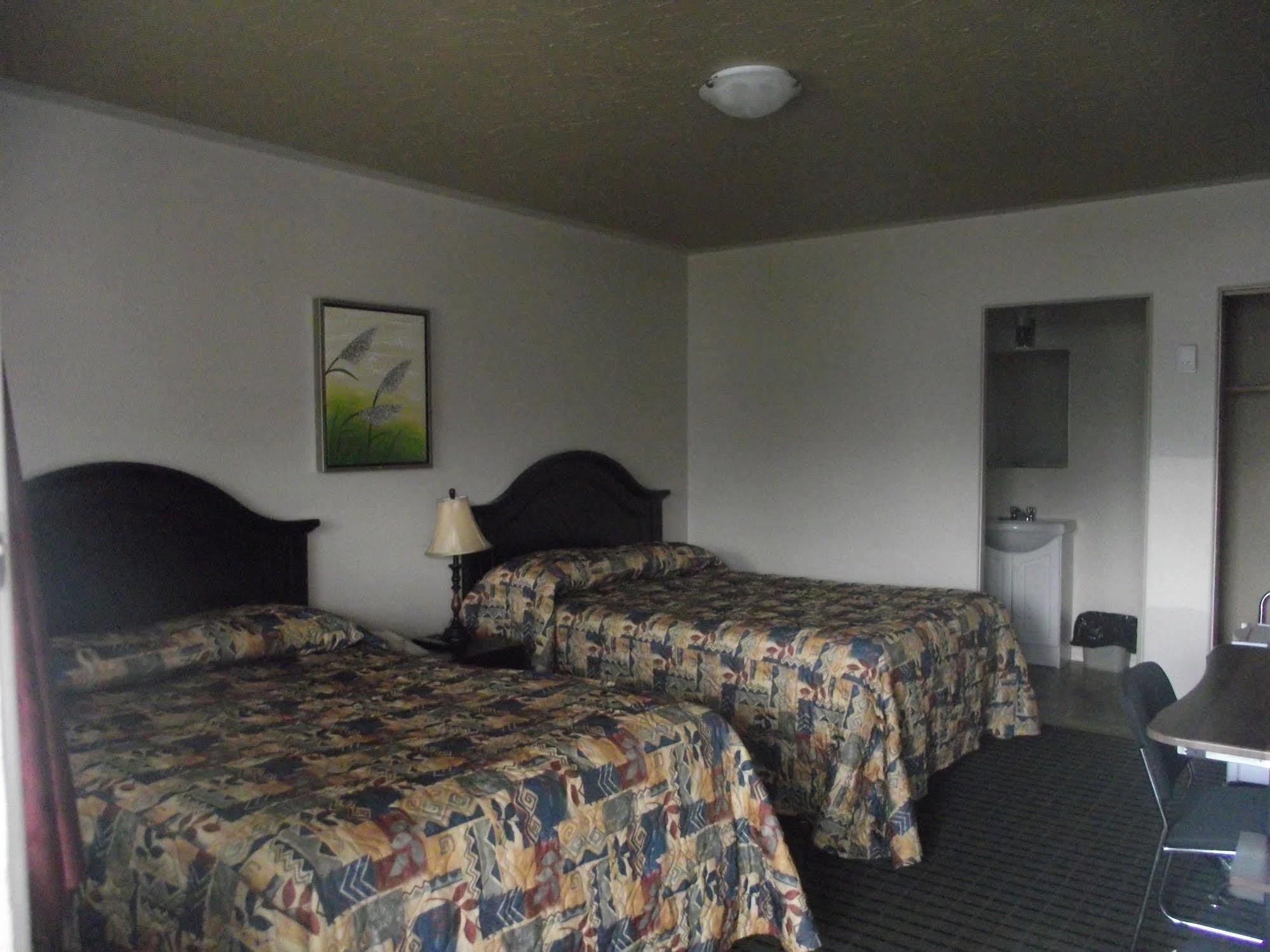 Stratford Motel Уайтхорс Екстериор снимка
