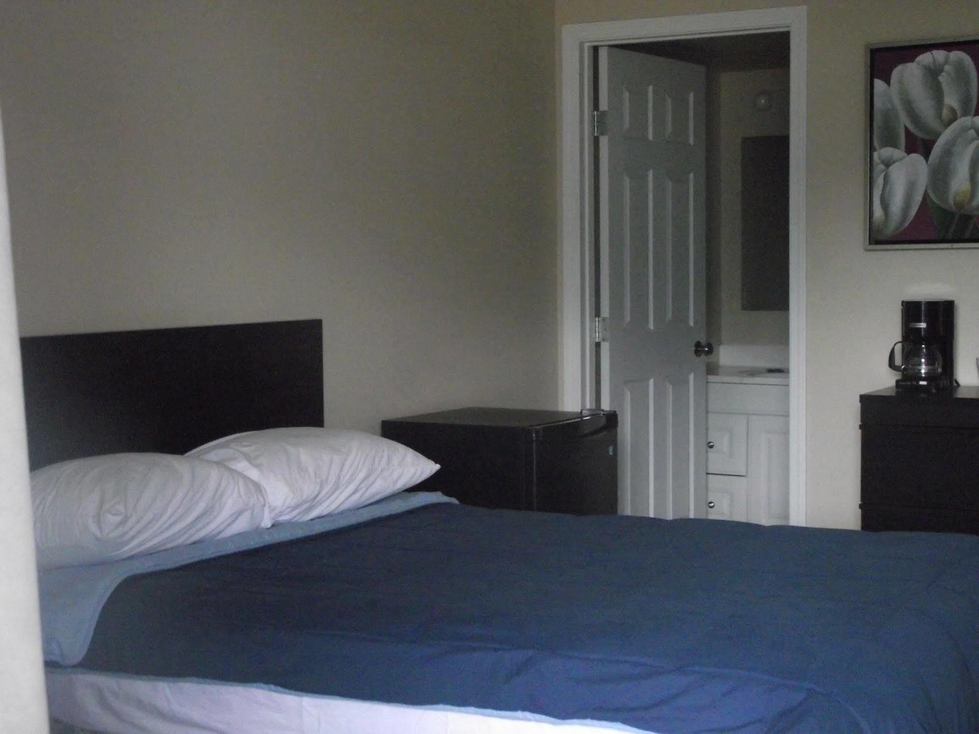 Stratford Motel Уайтхорс Екстериор снимка
